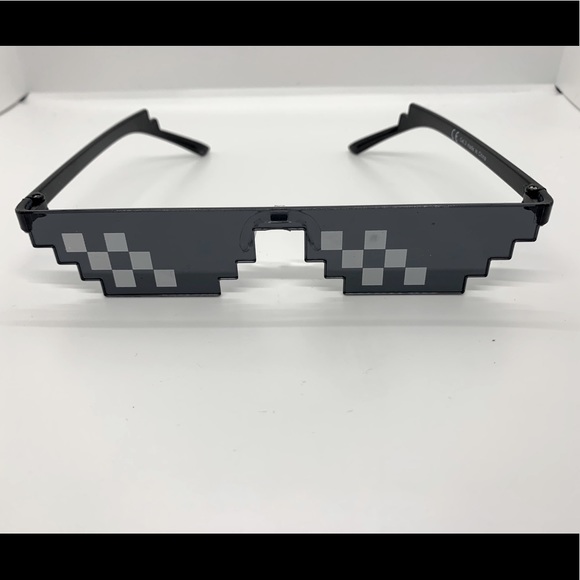 Meme 8-bit pixelated sunglasses 🕶 old school game - Picture 1 of 12